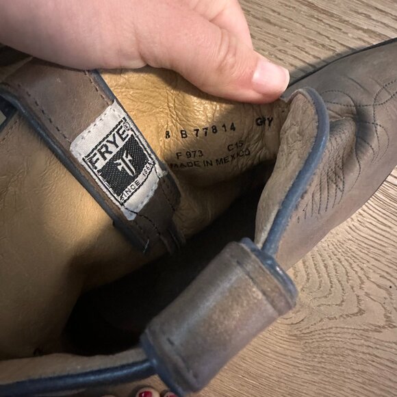 Frye short leather western booties in taupe/grey - Picture 2 of 11